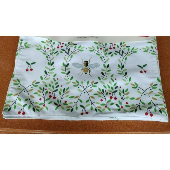 Reversible Fabric Placemats, Set of 4, Bee Vine Leaves Cherry Polyester NEW - Picture 2 of 3
